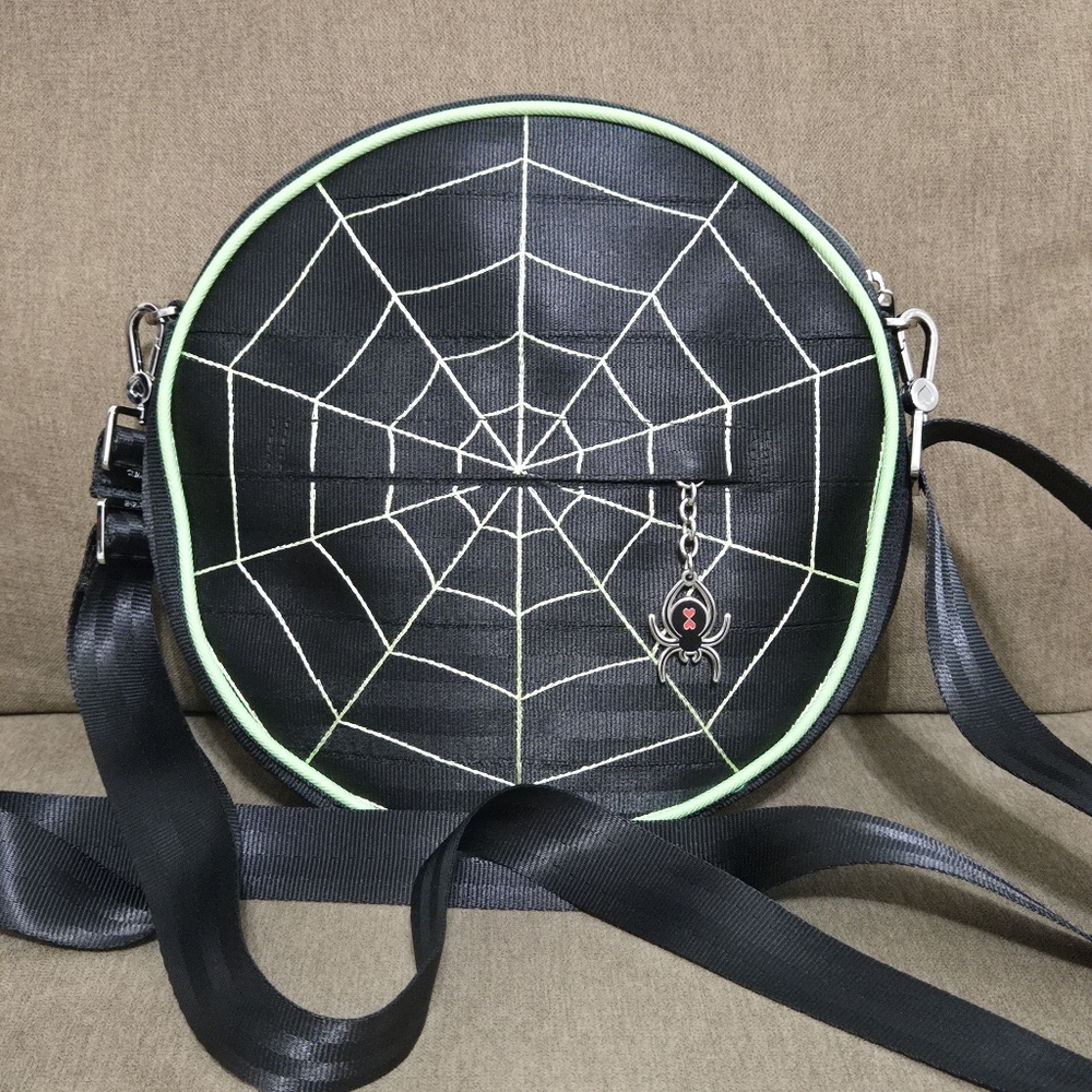 Harveys Spiderweb Convertible Crossbody Green
